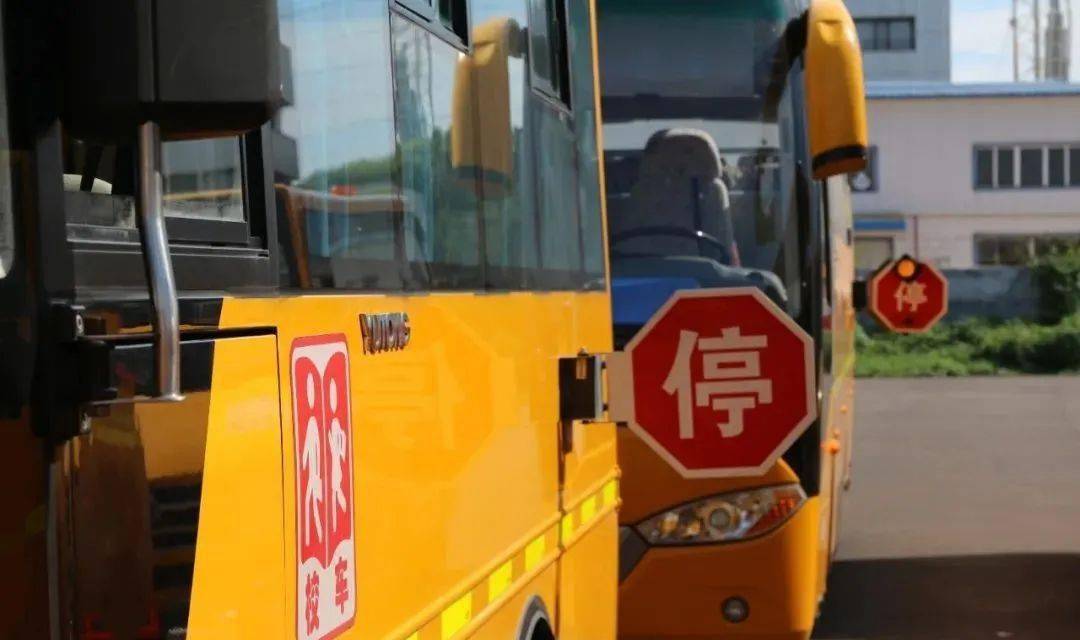 邵陽：不禮讓校車，這輛車被曝光！