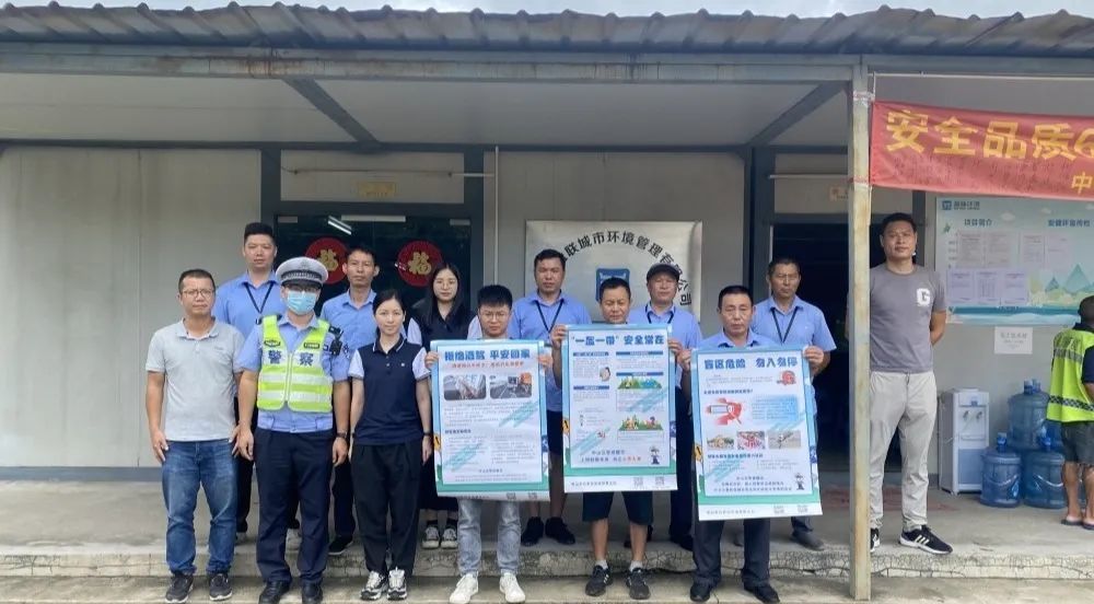 古鎮(zhèn)交警暑假前夕送安全“早餐”，學(xué)生、家長都有~