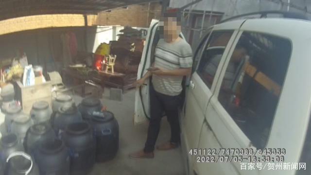 7座車竟載了20人！交警查獲一起未取得校車標(biāo)牌提供校車服務(wù)違法行為