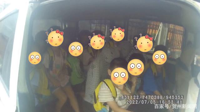 7座車竟載了20人！交警查獲一起未取得校車標(biāo)牌提供校車服務(wù)違法行為