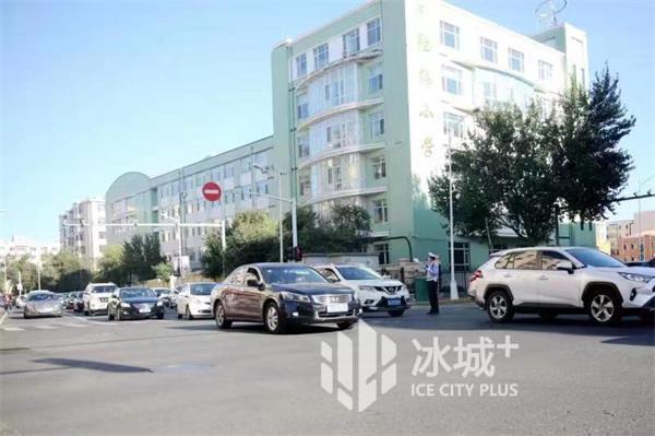 接送孩子咋停車？“校園周邊停車提示”來了