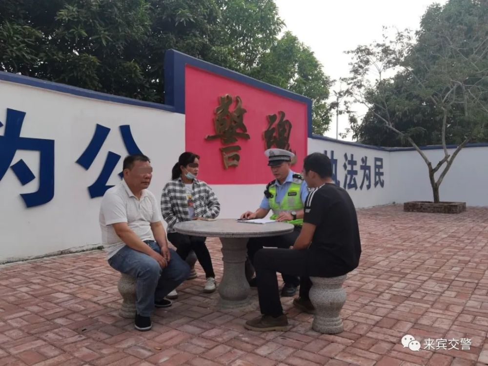 反面教材！校車司機超員，乘車小孩全都不系安全帶……