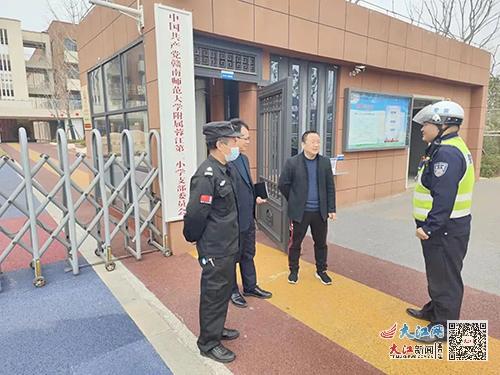 新學(xué)期要開始了，贛州交警正在全力準(zhǔn)備