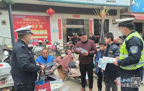 新學(xué)期要開始了，贛州交警正在全力準(zhǔn)備