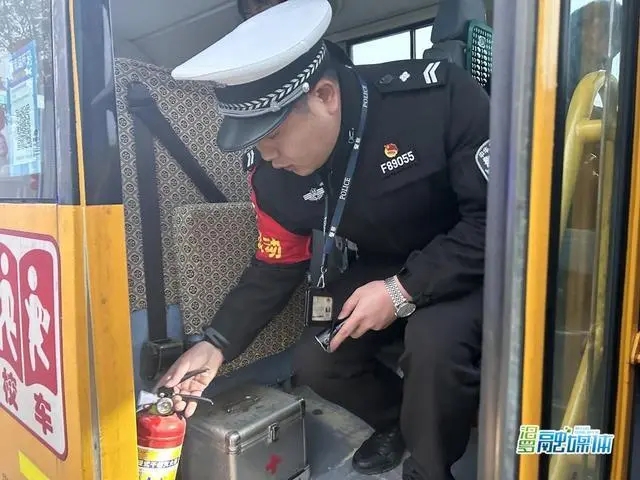 守護(hù)平安上學(xué)路！歸義鎮(zhèn)開(kāi)展校車安全突擊整治行動(dòng)