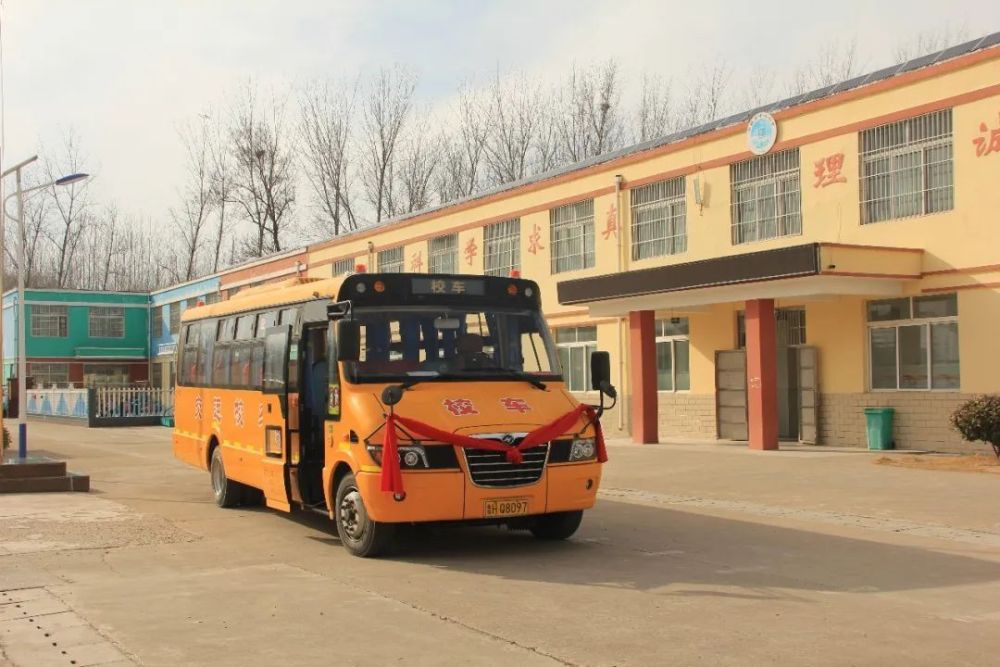 校車(chē)進(jìn)鄉(xiāng)村丨高樓鄉(xiāng)第一輛校車(chē)開(kāi)通啦