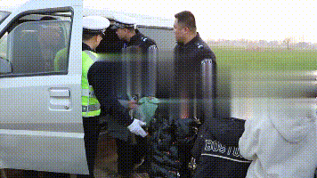 嚴懲！這個“黑校車”司機被警方刑事立案！學校亦被罰！