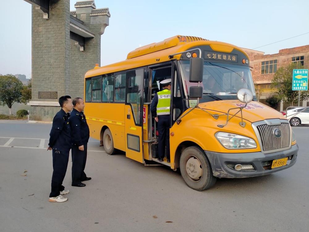 寧遠：守好校車“安全關” 構筑上學平安路