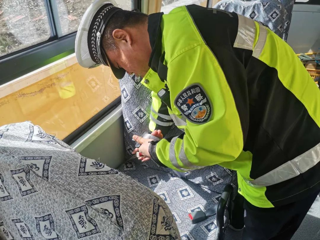 為愛護(hù)航 安全“童”行！龍井交警開展校車安全大檢查