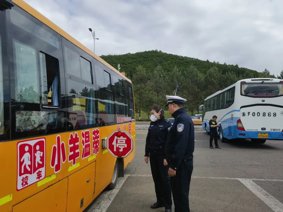伊美交警大隊深入轄區幼兒園開展校車安全檢查活動