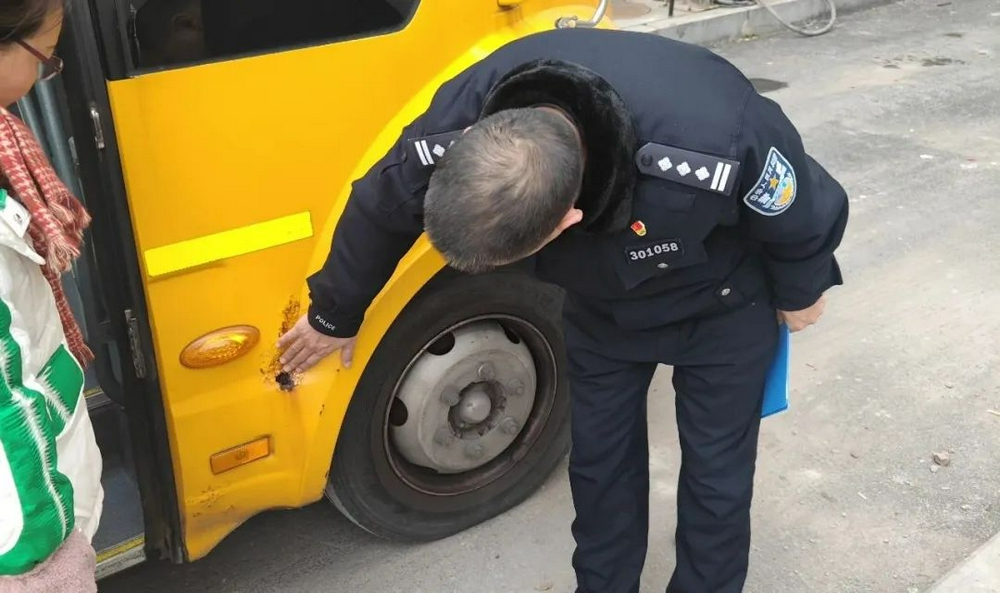校車安全不容忽視 筑牢校園交通安全“防護墻”
