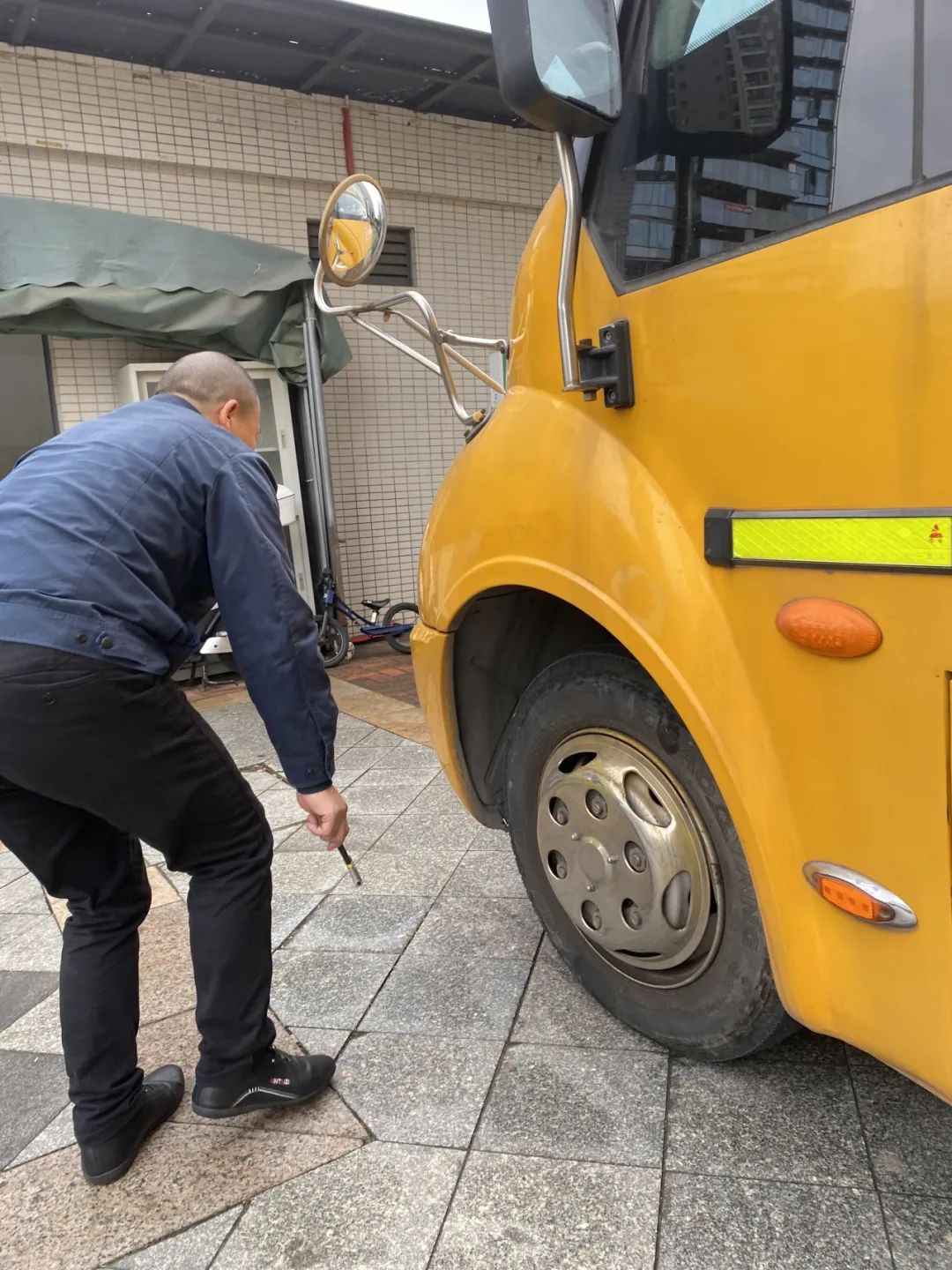 安全乘車，平安“童”行--祁陽市伯爵幼兒園校車安全應急演練