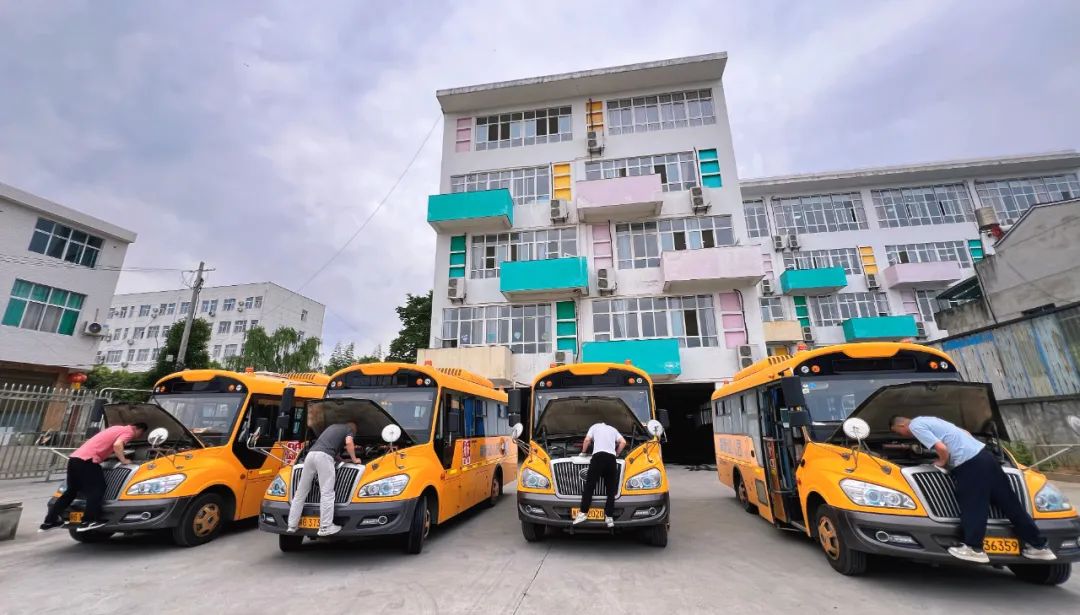 嚴(yán)把校車“安全關(guān)”，守護(hù)平安上學(xué)路|安康高新第二幼兒園校車安全排查