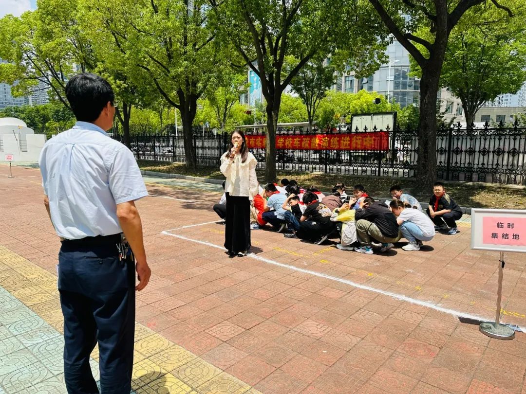 校車演練不松懈 交通安全記心間