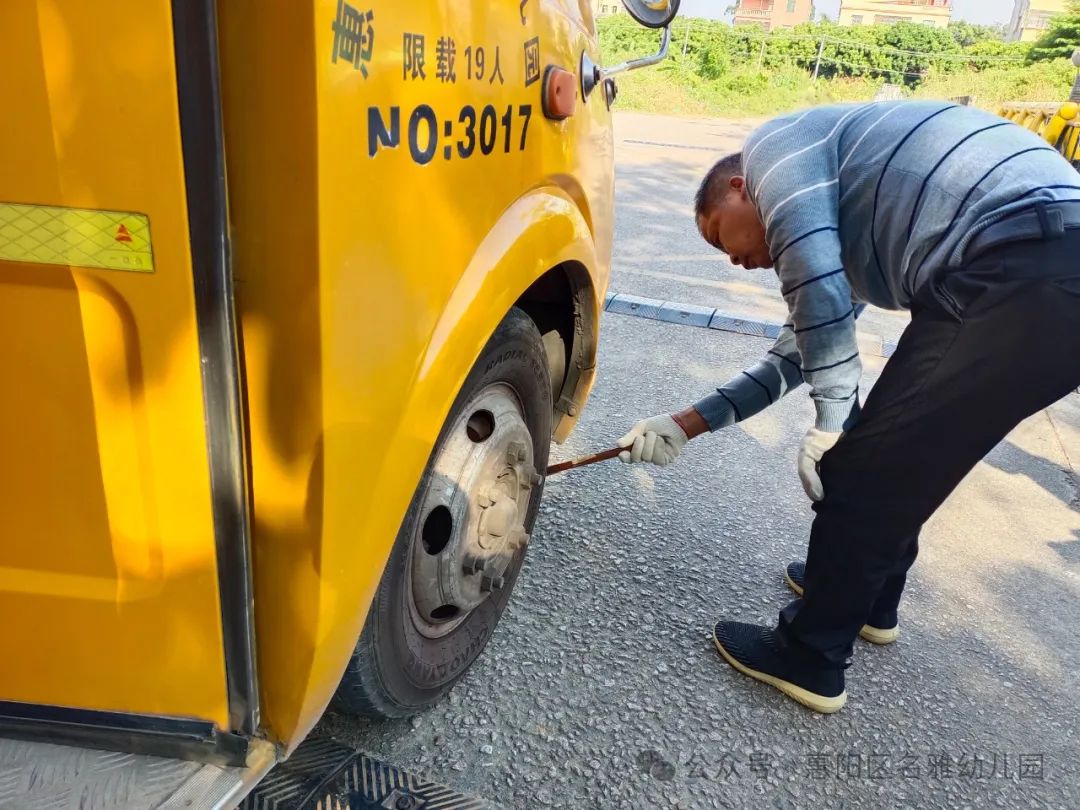 【校車(chē)安全】快樂(lè)乘車(chē)，安全“童”行——名雅幼兒園校車(chē)安全演練