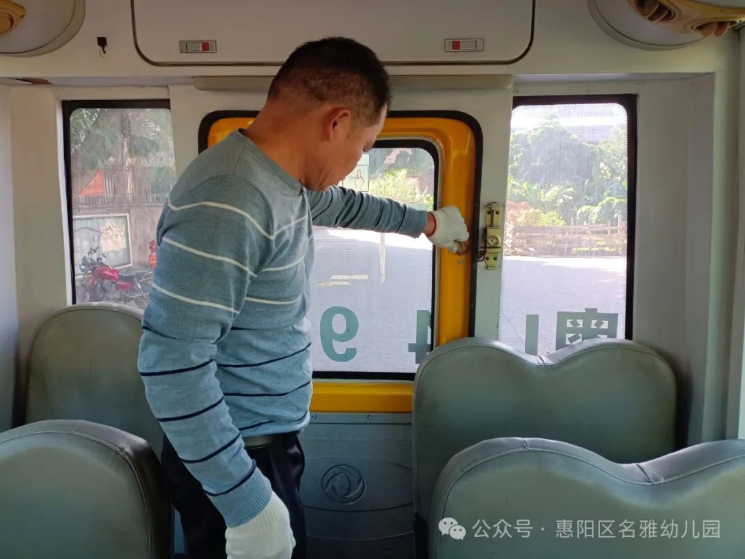 【校車(chē)安全】快樂(lè)乘車(chē)，安全“童”行——名雅幼兒園校車(chē)安全演練