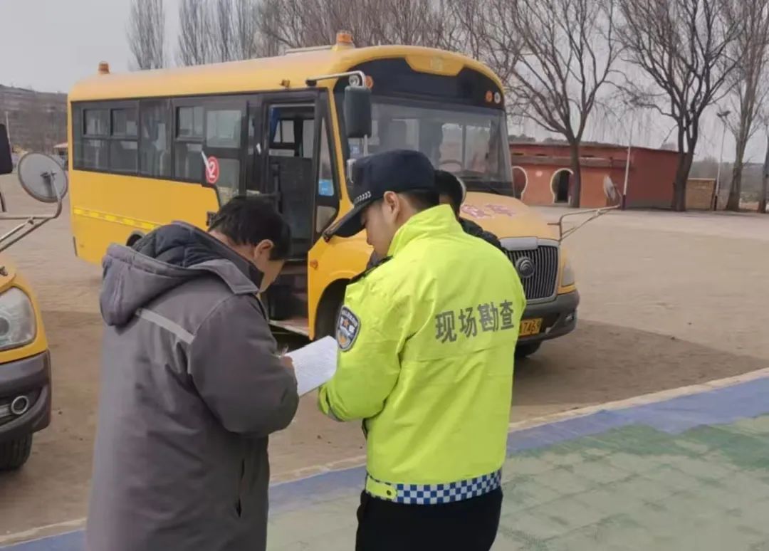 【護航開學季】建平交警開展校車安全大檢查工作，護航學生平安出行