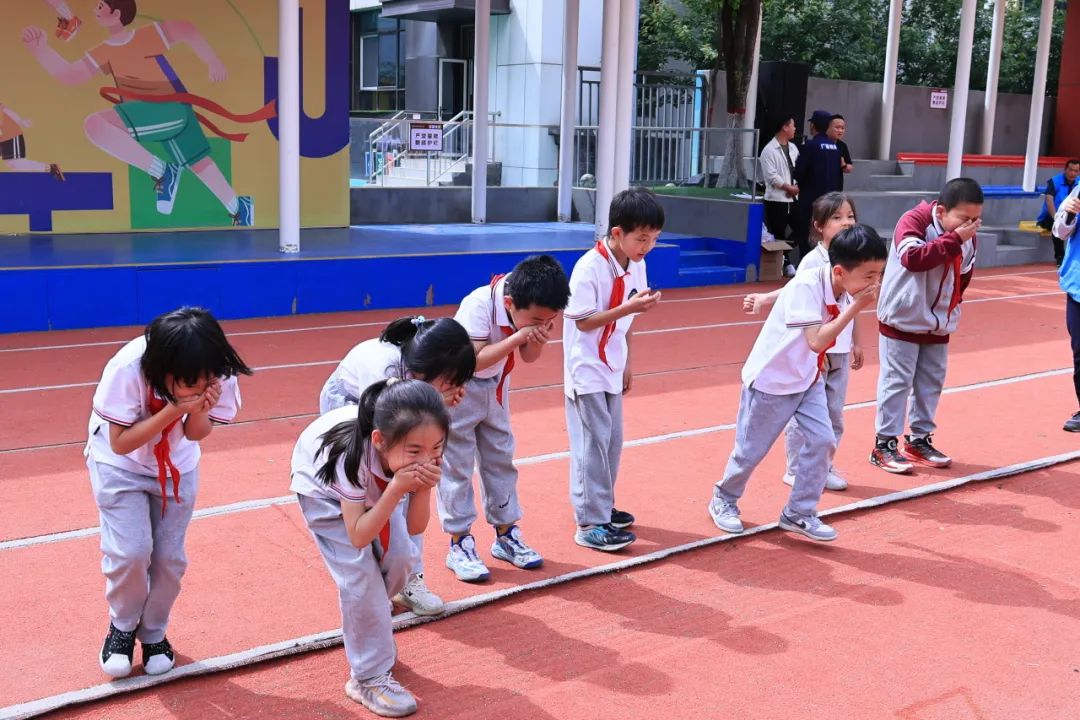 【曲江三小“名校+”教育集團】筑牢校車安全防線 守護學生平安出行——校車安全演練活動