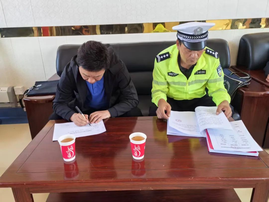扎實(shí)開展校車安全專項(xiàng)檢查 筑牢幼兒交通安全防線