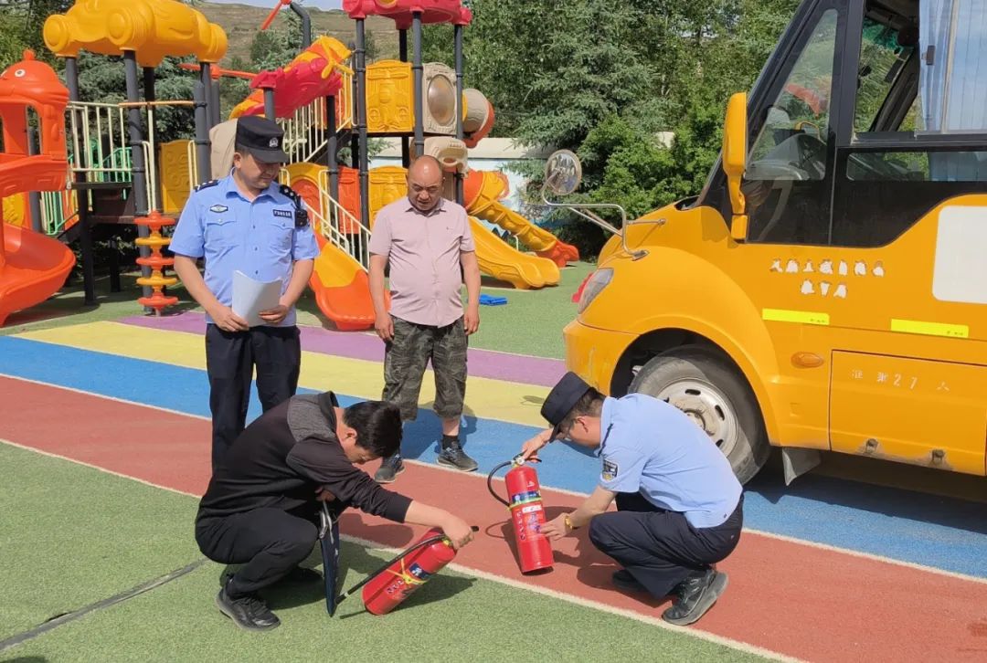 扎實(shí)開展校車安全專項(xiàng)檢查 筑牢幼兒交通安全防線