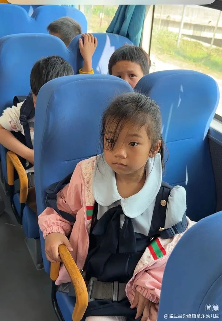 “為愛護(hù)航，校車安全伴我行”——童樂幼兒園校車安全演練