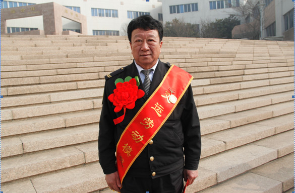 工人的先鋒 人民的楷模——記交運(yùn)溫馨校車公司勞動(dòng)模范呂崇良