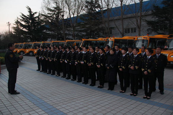 工人的先鋒 人民的楷模——記交運(yùn)溫馨校車公司勞動(dòng)模范呂崇良