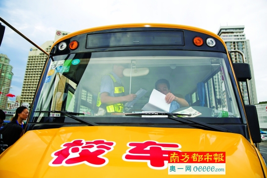 校車已用三年如今難上路 年審到底卡在哪個部門？