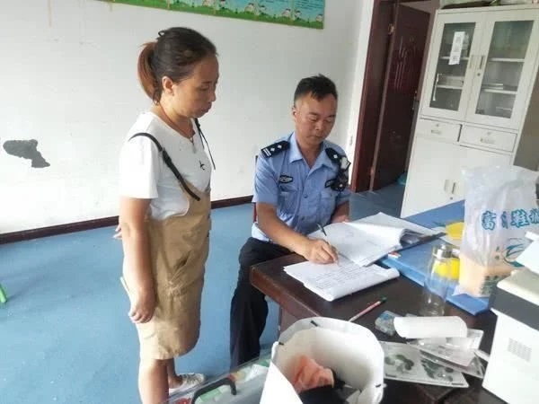 湖南省花垣交警深入轄區(qū)幼兒園，積極開展校車安全檢查