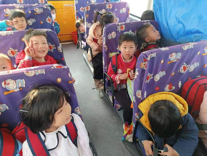 筑牢校車安全防線，確保校車安全運行 ——新邵坪上鎮聯合執法校車安全檢查