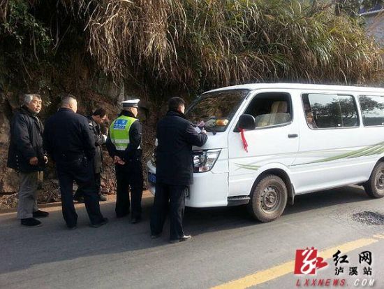 瀘溪開展校車安全執法超載300%被當場沒收駕駛證