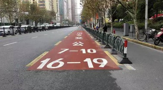 校車能否走公交專用道 上海警方:載有學生可以