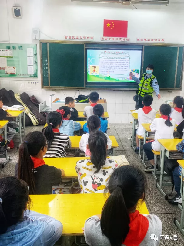 這樣的“黑校車”，你敢讓孩子坐嗎？