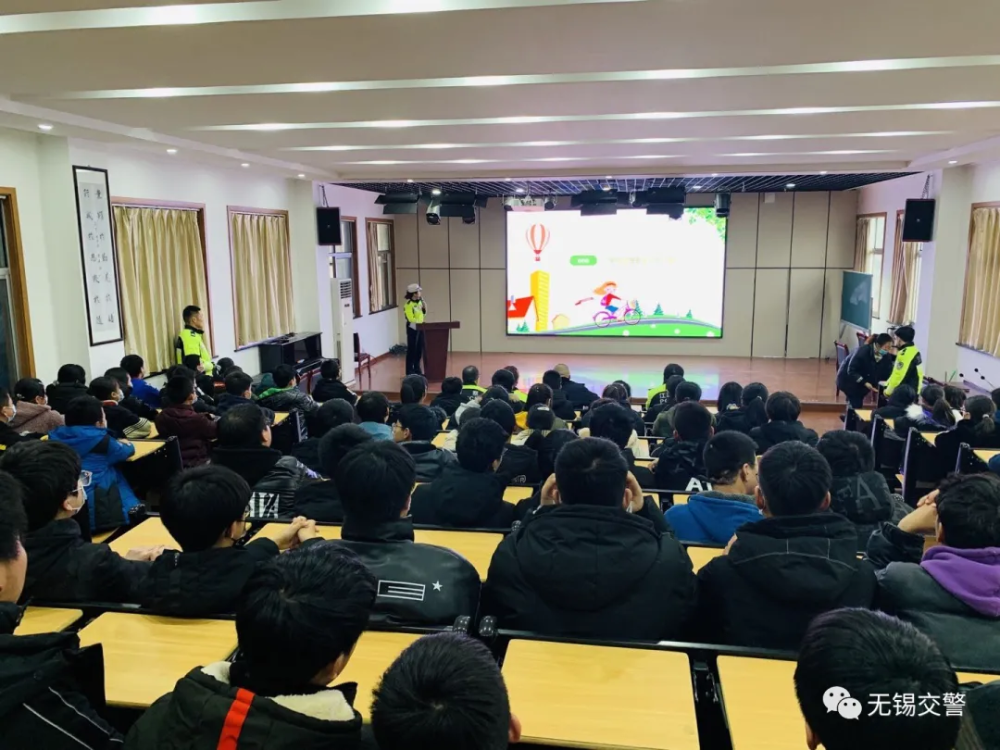 這樣的“黑校車”，你敢讓孩子坐嗎？