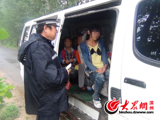 濱城交警開展幼兒園非校車安全專項整治行動