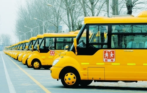 深圳校車統(tǒng)一變“大鼻子” 非國標(biāo)校車將退出歷史舞臺(tái)
