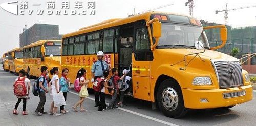 河南省的非專(zhuān)用校車(chē)計(jì)劃于2016年9月前淘汰