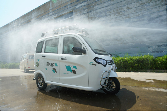 “家庭校車”電動篷車