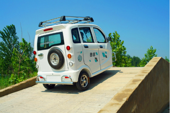 “家庭校車”電動篷車