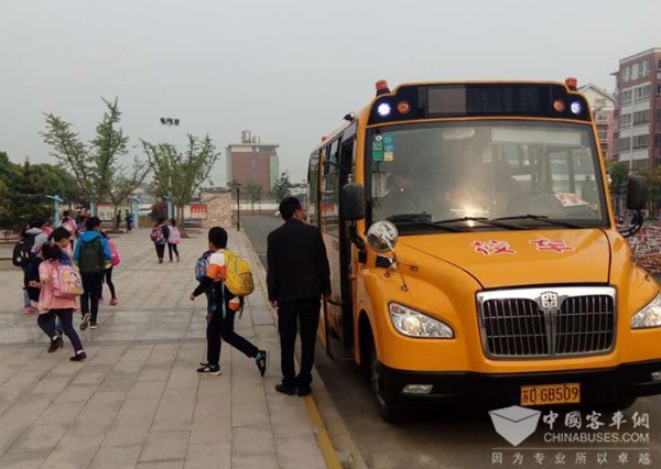 德耀集團的校車“生意經”：怎一個“安全”了得