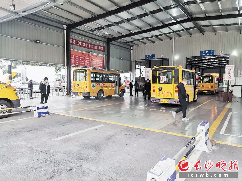 迎接開學，長沙1550輛校車已“在狀態”