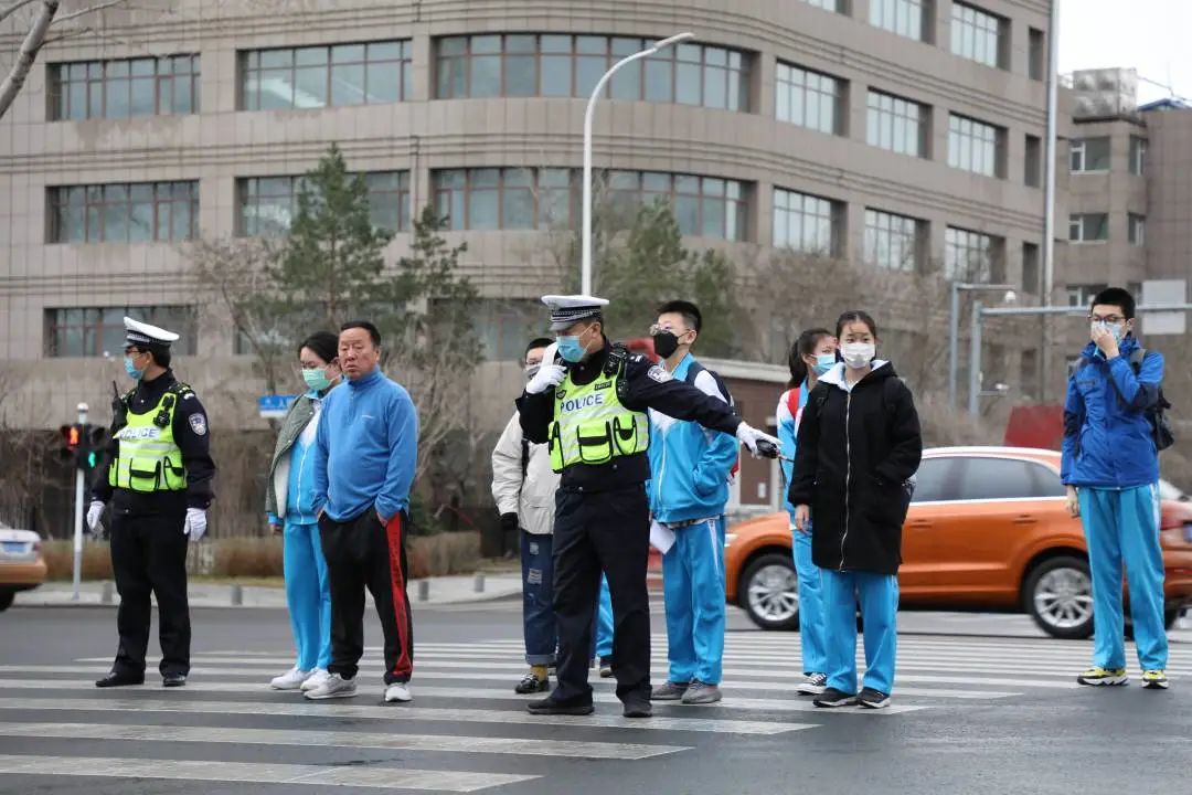 全省交警多策并舉 全力為中小學生開學保駕護航