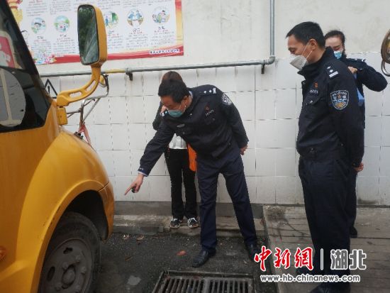 襄陽樊城警方深入轄區(qū)校園開展校車安全大檢查