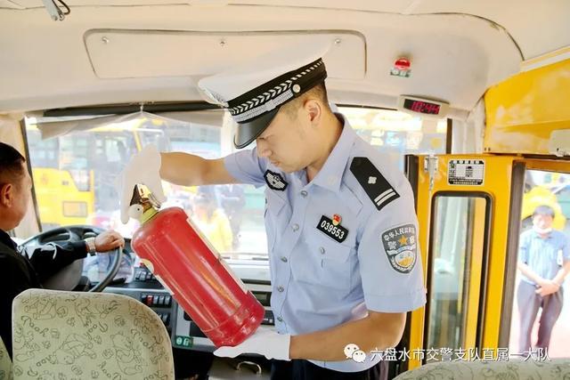六盤水交警開展2021年“今冬明春”校車聯合安全整治行動