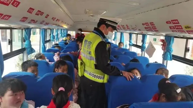 入企業(yè)，進學校 武漢交警多維度開展校車大治理