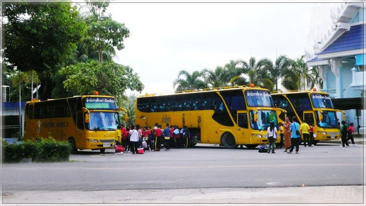 堪比裝甲車 盤點國外“最牛”的校車