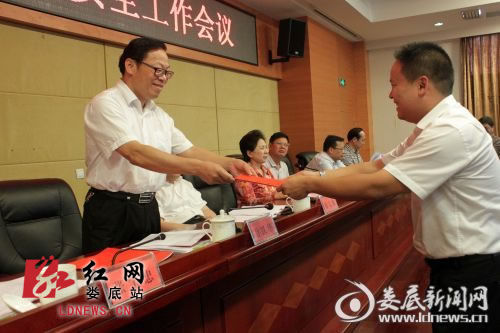 婁底筑牢校園安全“堡壘” 新購校車補(bǔ)貼不低于20%