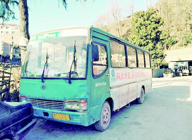 7歲小學生下車時遭拖行身亡 ?？等h無一正規校車