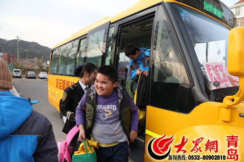 大鼻子校車進(jìn)特教學(xué)校 22名特殊學(xué)生坐上校車