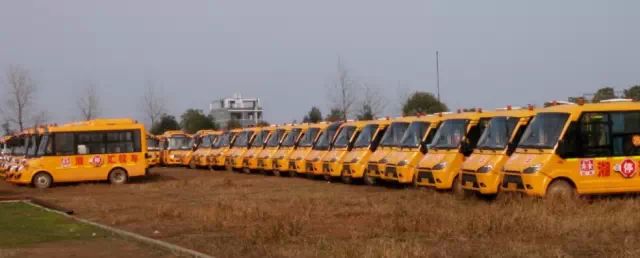 常寧校車(chē)運(yùn)營(yíng)調(diào)查：賺足口碑背后的尷尬